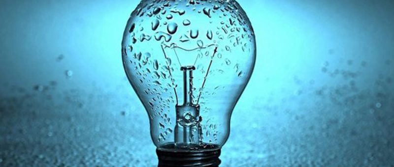 Electricidad con el movimiento de una gota de agua