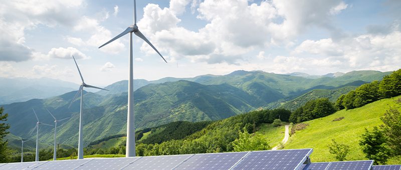 El Gobierno incrementa la ambición del Plan Nacional Integrado de Energía y Clima, impulsando la modernización de la economía, la protección del medioambiente, la creación de tejido productivo y empleo, y la mejora de la salud de los ciudadanos