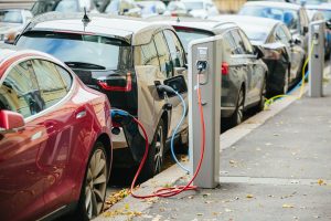 Maroto destaca la importancia de impulsar los puntos de recarga para avanzar en la electrificación