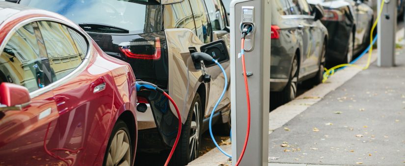 Maroto destaca la importancia de impulsar los puntos de recarga para avanzar en la electrificación