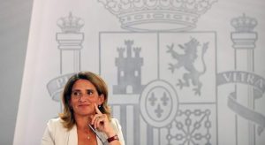 El Gobierno bajará un 32% los cargos que incluye la tarifa eléctrica en 2022
