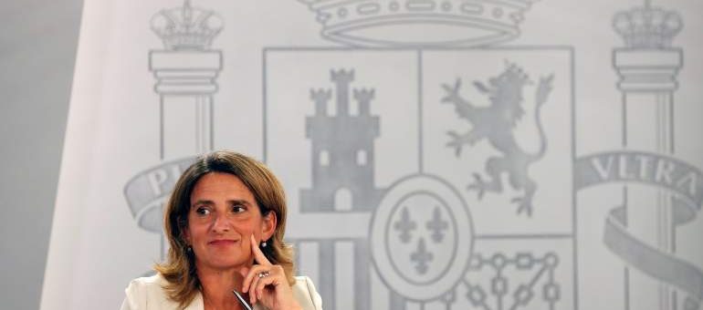 El Gobierno bajará un 32% los cargos que incluye la tarifa eléctrica en 2022