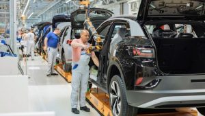 Las automovilísticas podrían triplicar su valor gracias a la electrificación, según los ecologistas