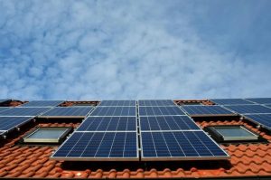 Así es como puede deducir en la declaración de la Renta la instalación de placas solares